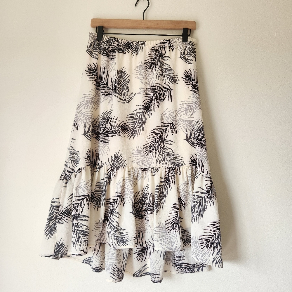 Elegant Black and White Leaf Print Skirt